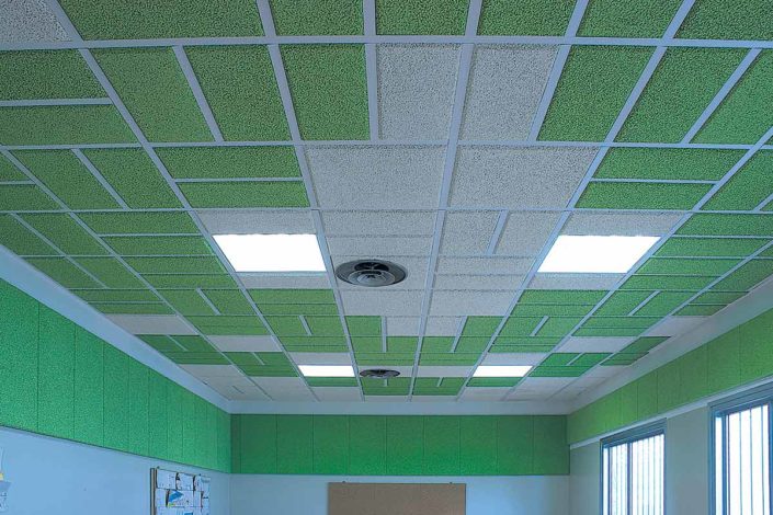03201310 Mensa: il controsoffitto in sughero Kontro ed il rivestimento delle pareti in sughero SoKoVerd C1 hanno eliminato il “rimbombo” che causava stress hai bambini e insegnanti